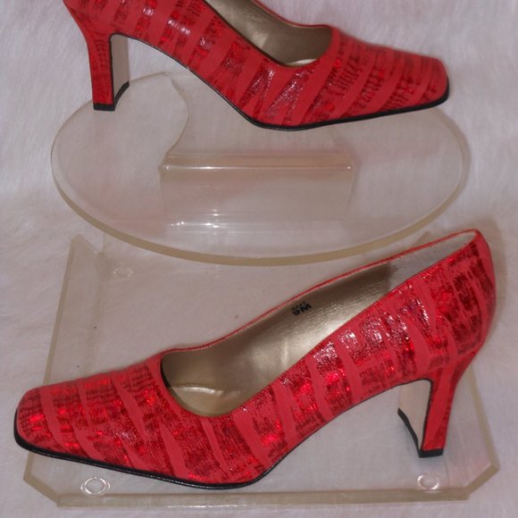 RENEE RED SQUARE TOE CLASSIC PUMPS SIZE 9 MEDIUM